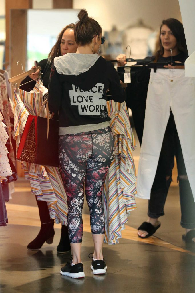 Jennifer Lopez Goes Shopping in Beverly Hills 01/13/2017-4