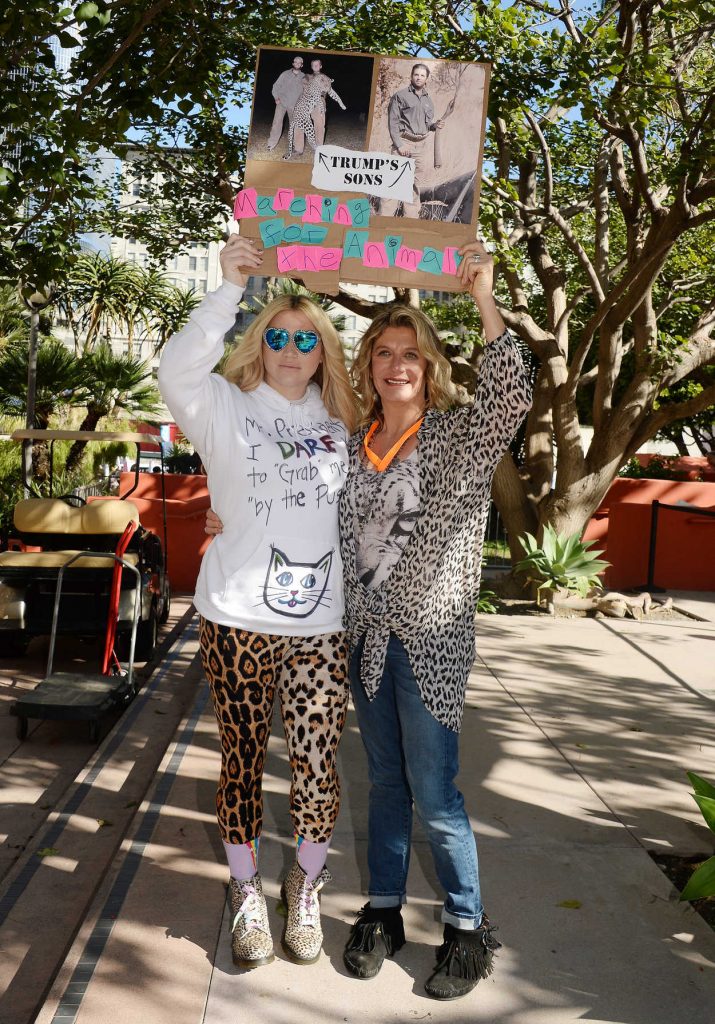 Kesha at the Women's March in Los Angeles 01/21/2017-4
