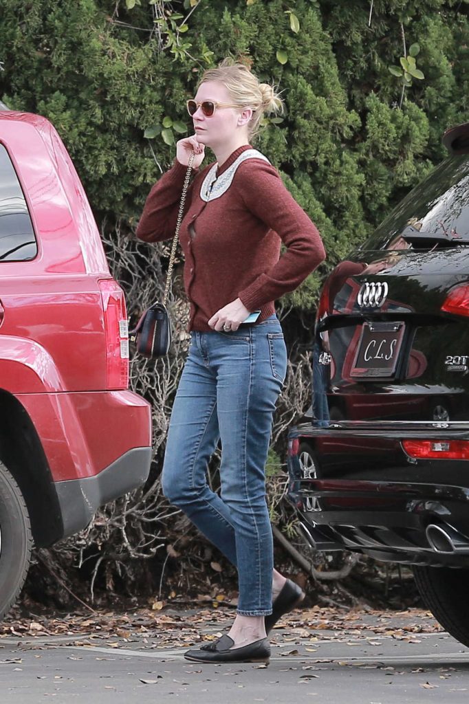Kirsten Dunst Was Seen Out in Los Angeles 01/13/2017-4