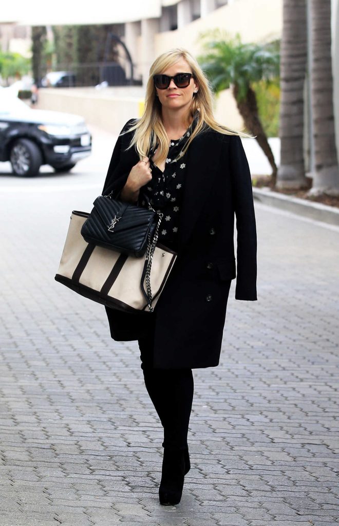 Reese Witherspoon Was Seen Out in Beverly Hills 01/04/2017-2