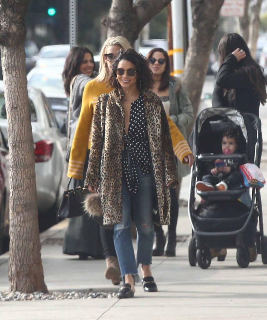 Vanessa Hudgens Was Seen Out in Los Angeles 01/15/2017-4