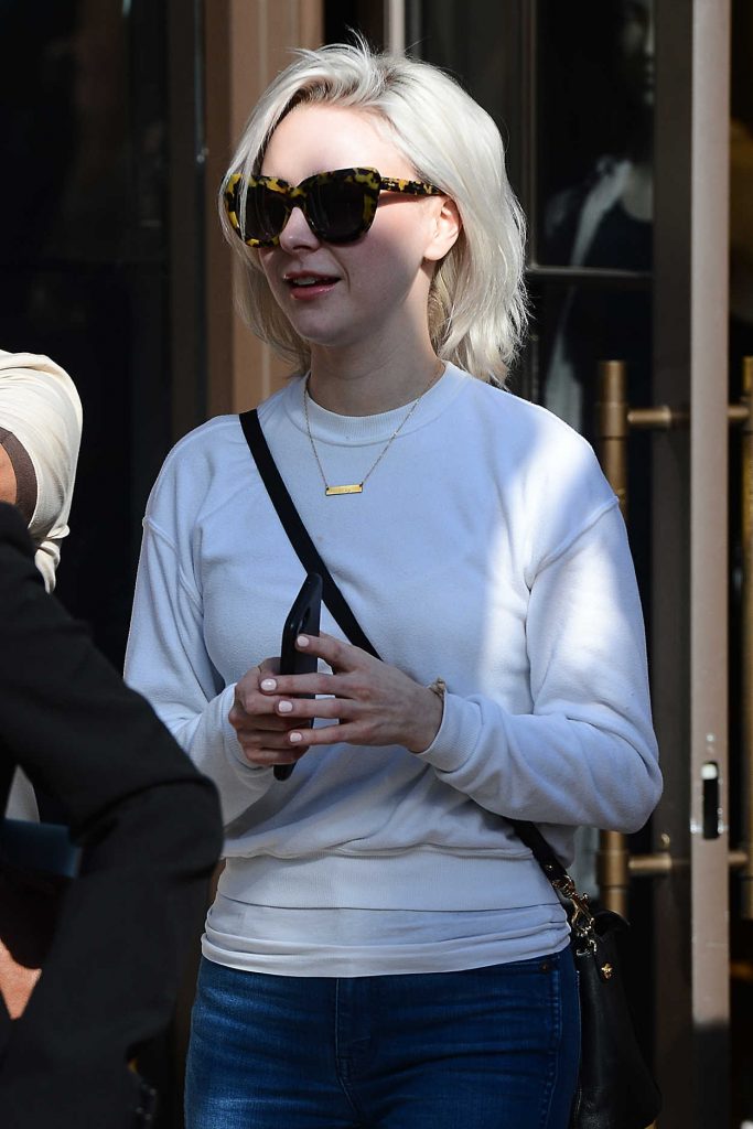 Alessandra Torresani Out Shopping in Los Angeles 02/04/2017-2