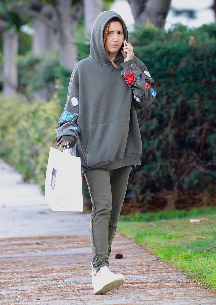 Ashley Tisdale Was Seen Out in Studio City 02/20/2017-4