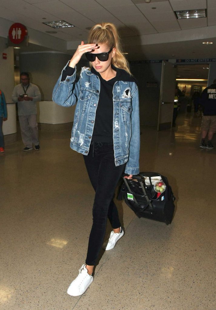 Charlotte McKinney Was Seen at LAX Airport in LA 02/20/2017-4