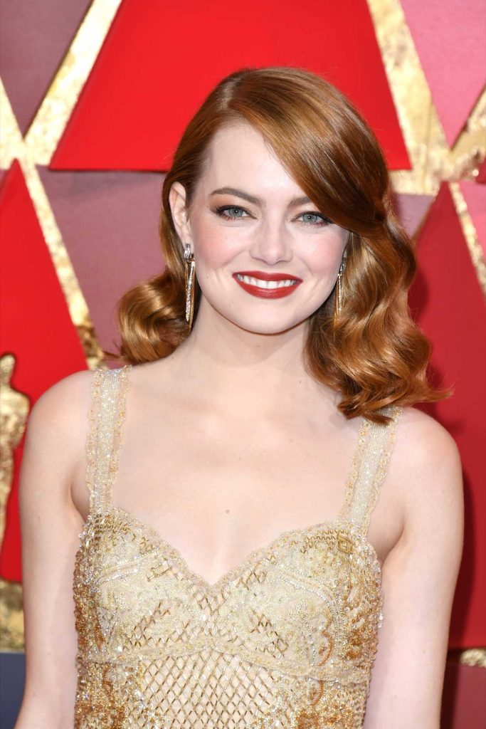 Emma Stone at the the 89th Annual Academy Awards in Hollywood 02/26/2017-5