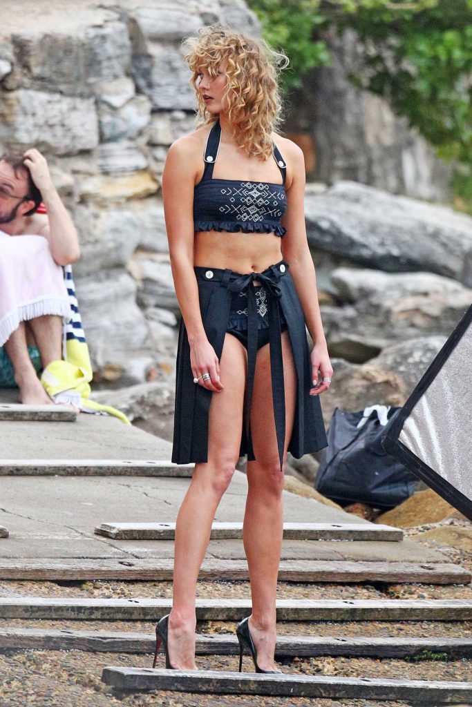 Karlie Kloss on the Set of a Photoshoot in Sydney 02/02/2017-4