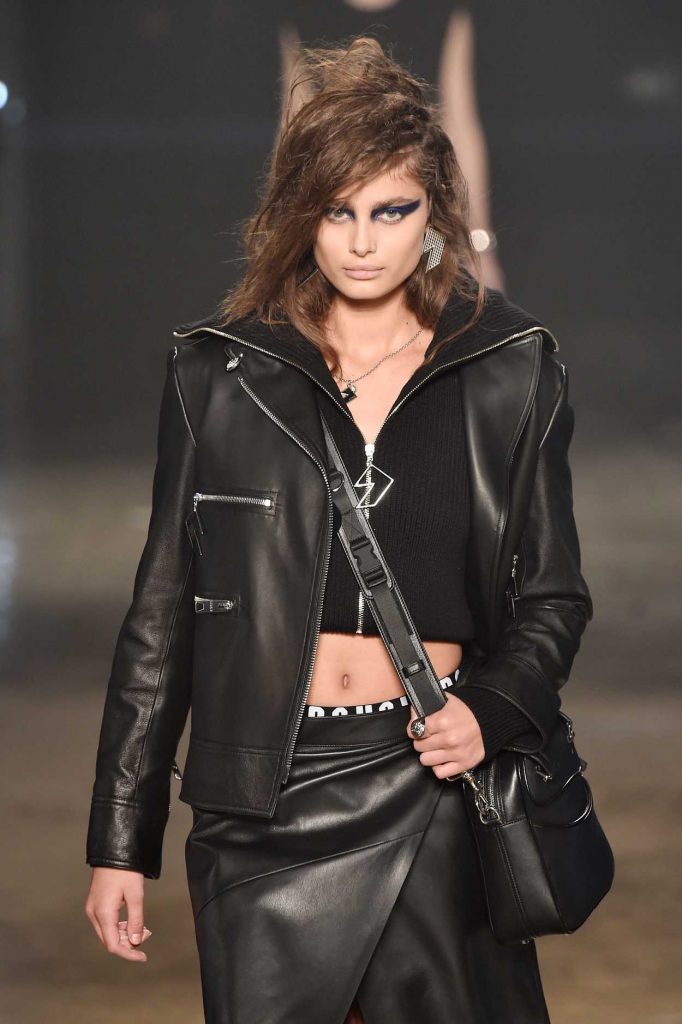 Taylor Hill at the Versus Versace Show During the London Fashion Week 02/18/2017-4