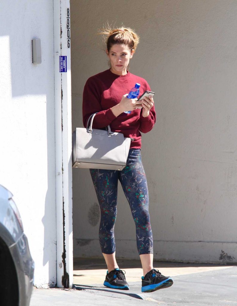 Ashley Greene Without Make-Up Leaves the Gym in LA 03/27/2017-1
