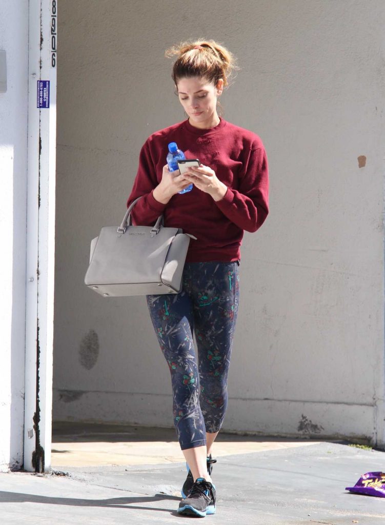 Ashley Greene Without Make-Up Leaves the Gym in LA 03/27/2017-3
