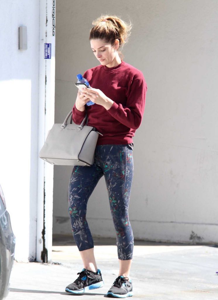 Ashley Greene Without Make-Up Leaves the Gym in LA 03/27/2017-4