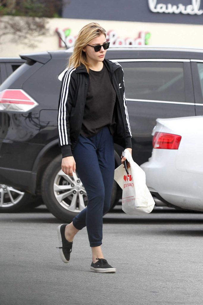 Chloe Grace Moretz Goes Shopping Out in LA 03/05/2017-4