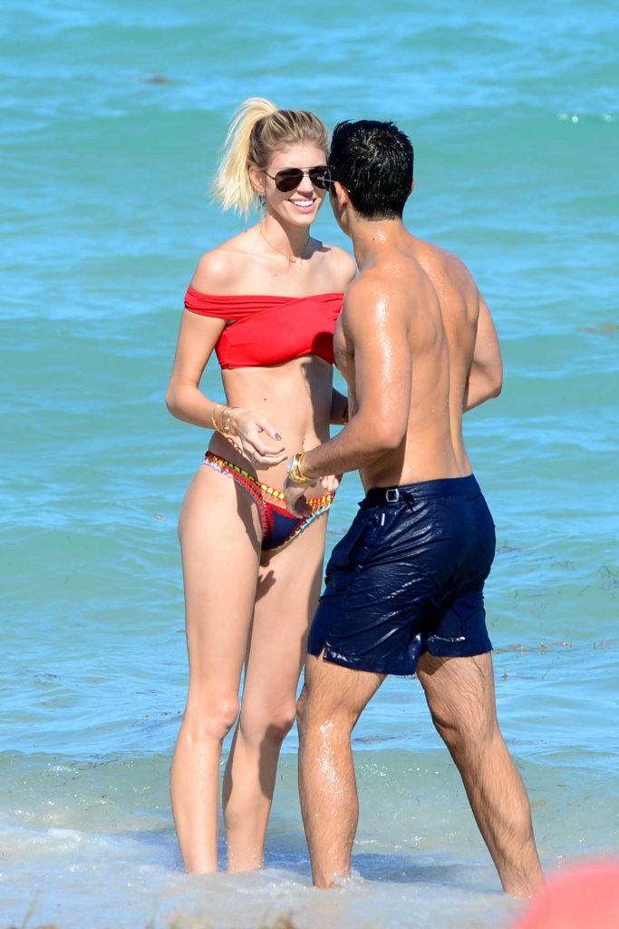 Devon Windsor in Bikini at the Beach in Miami 03/18/2017-5