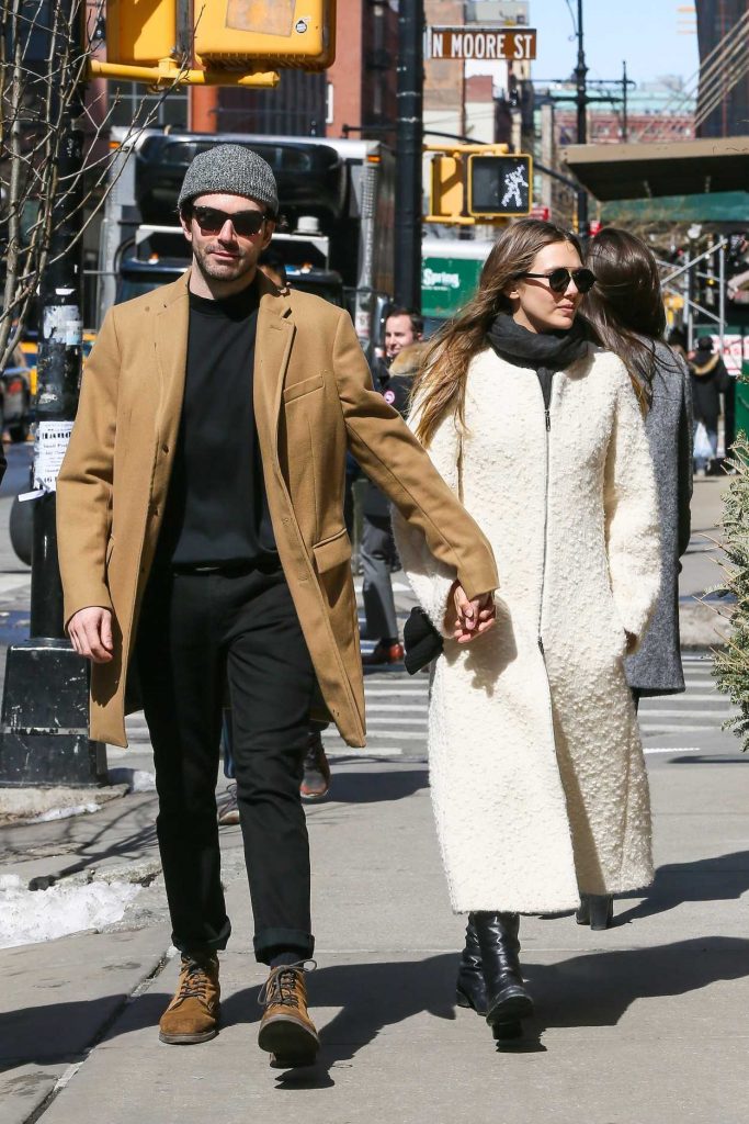 Elizabeth Olsen Was Seen With a Mystery Man Out in NY 03/20/2017-4