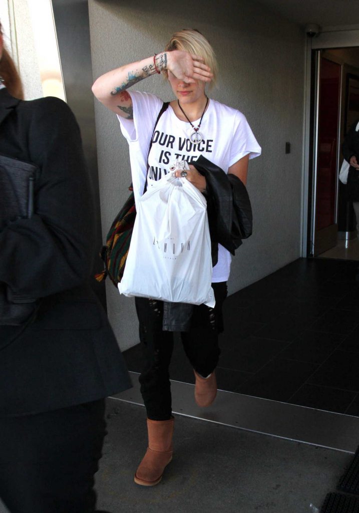 Paris Jackson Was Seen Out in Los Angeles 03/23/2017-2