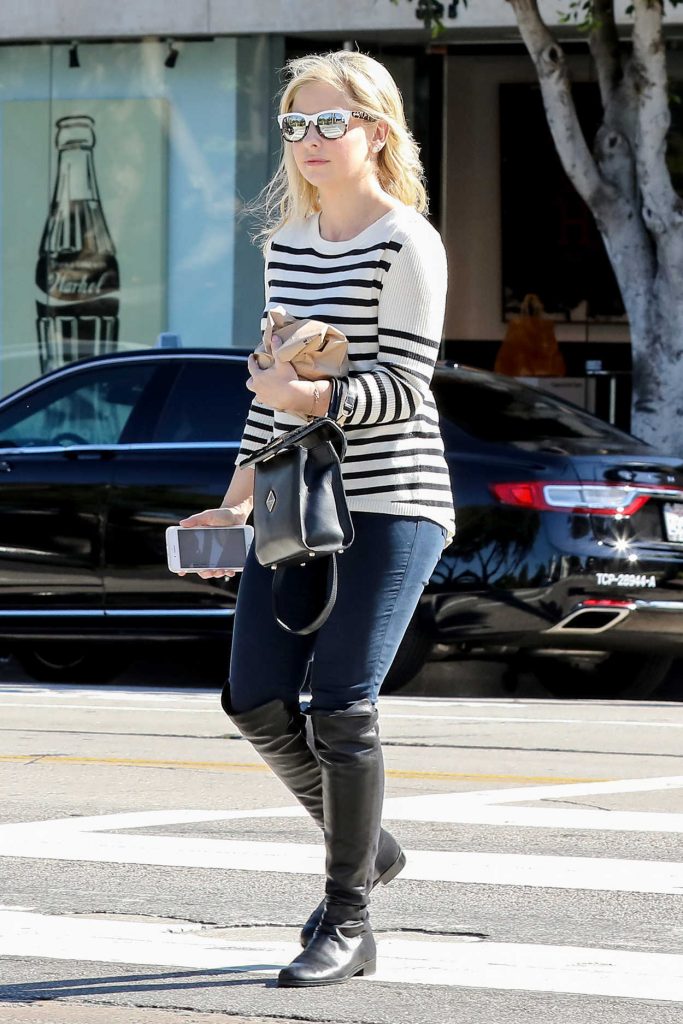 Sarah Michelle Gellar Wears a Striped Sweater Out in West Hollywood 02/28/2017-3