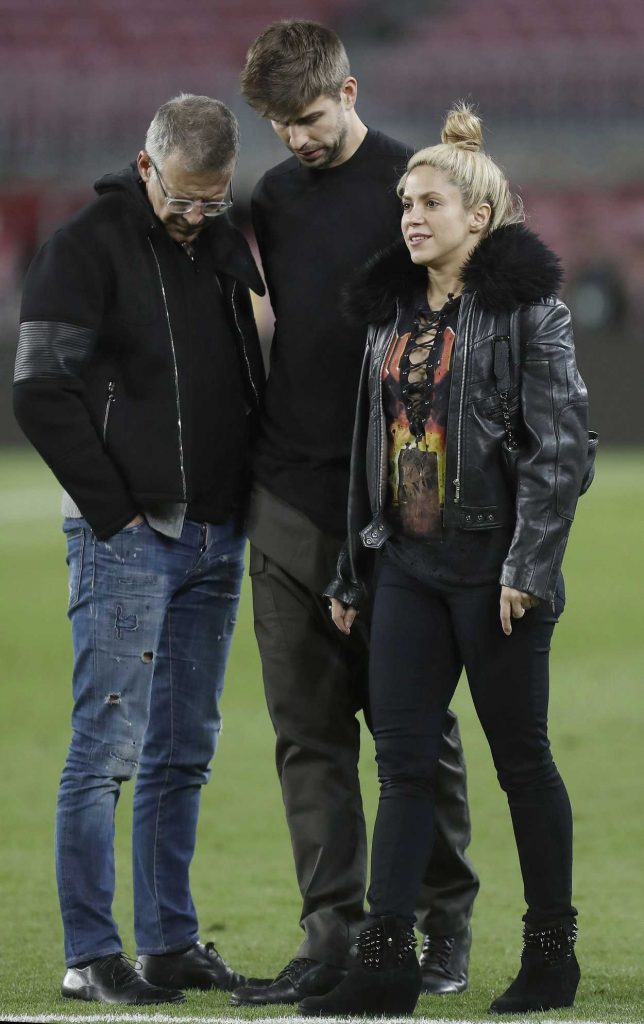 Shakira Was Spotted With Her Husband Gerard Pique at Camp Nou Stadium in Barcelona 03/08/2017-1