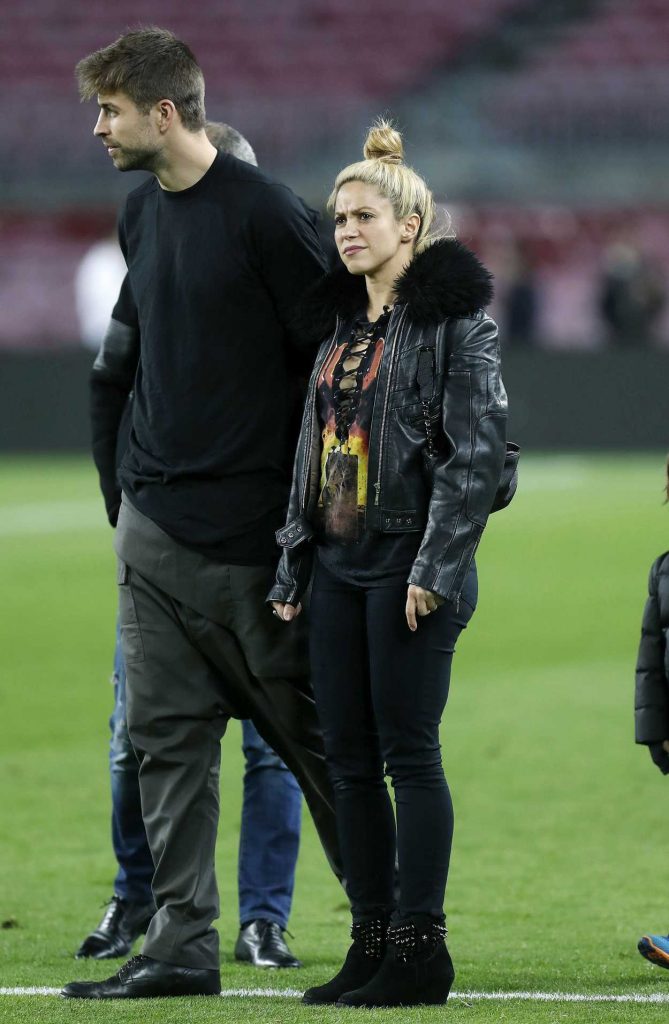 Shakira Was Spotted With Her Husband Gerard Pique at Camp Nou Stadium in Barcelona 03/08/2017-2