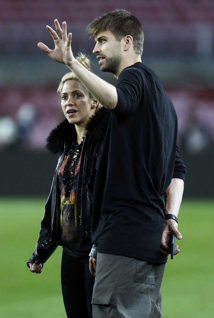 Shakira Was Spotted With Her Husband Gerard Pique at Camp Nou Stadium in Barcelona 03/08/2017-4