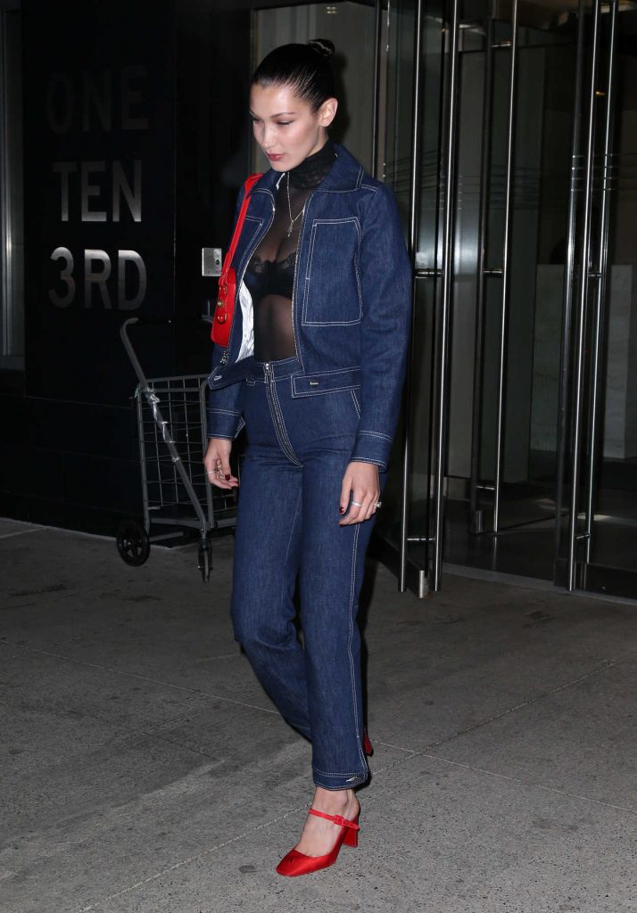 Bella Hadid Leaves Her Apartment in Manhattan 04/04/2017-5