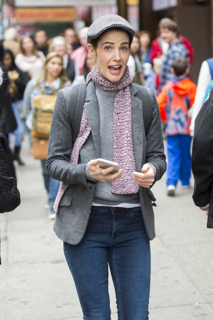 Cobie Smulders Wears a Grey Blazer Out in New York City 04/15/2017-5