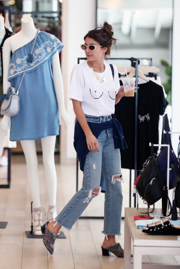 Emma Roberts Goes Shopping at Rebecca Minkoff in LA 04/13/2017-3
