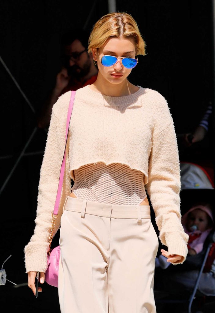 Hailey Baldwin Wears a Midriff-Bearing Outfit Out in New York 04/11/2017-4