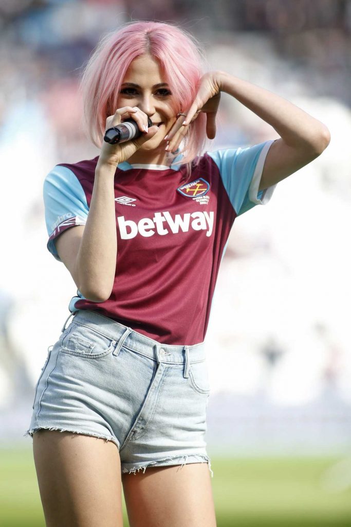 Pixie Lott Performs at Half Time in West Ham vs Everton Football Match in London 04/22/2017-3