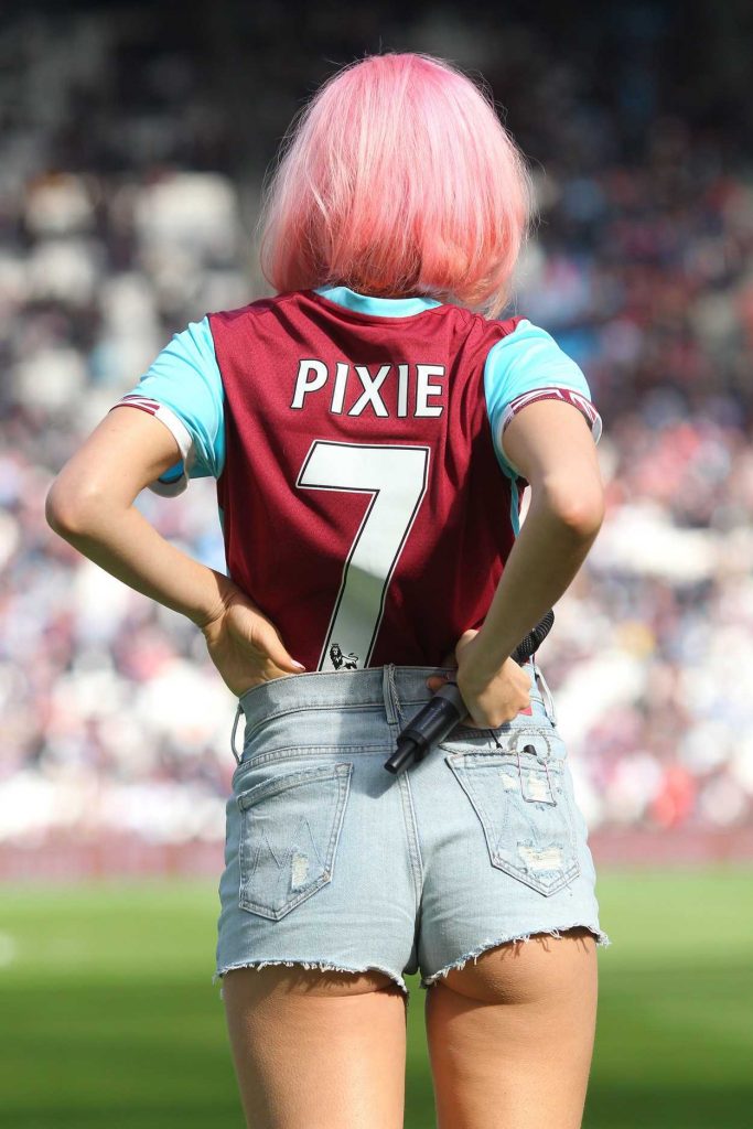 Pixie Lott Performs at Half Time in West Ham vs Everton Football Match in London 04/22/2017-4