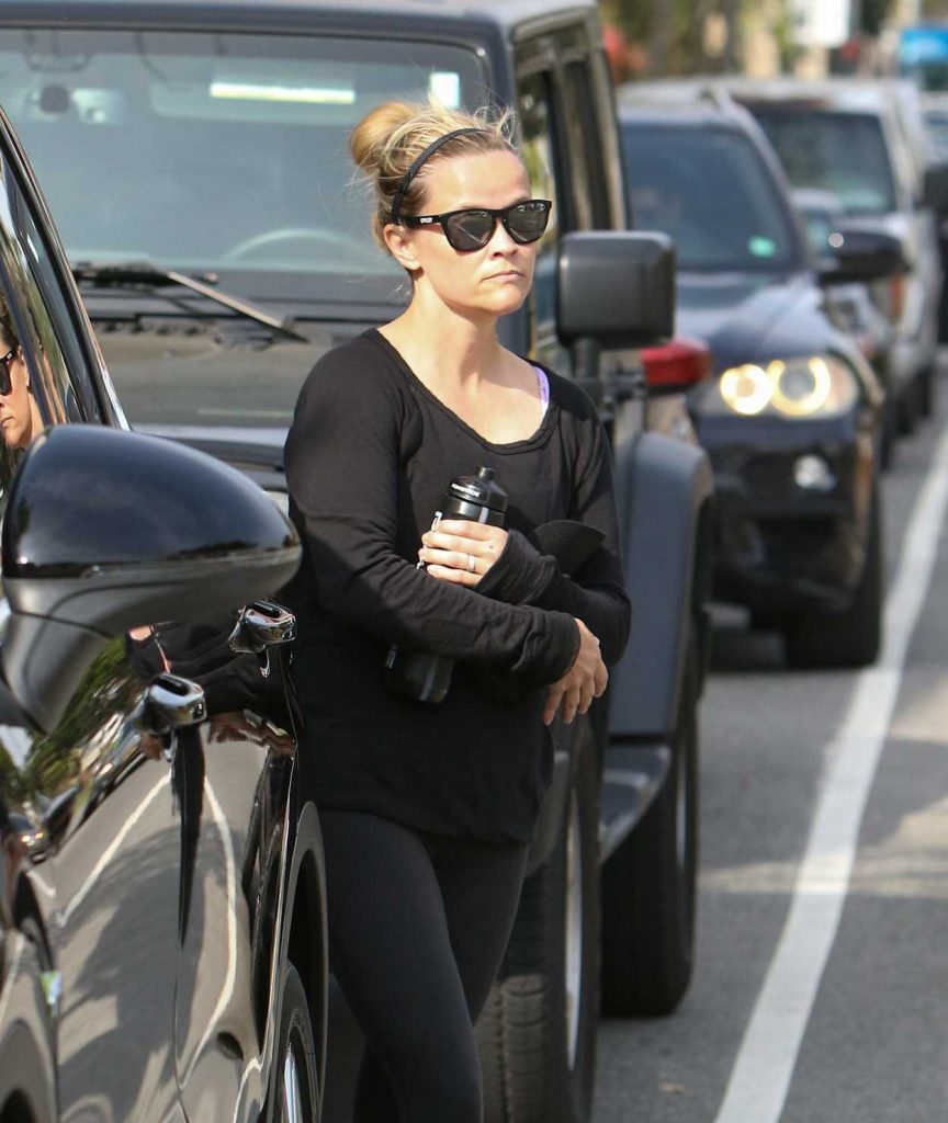Reese Witherspoon Leaves Yoga Class in Los Angeles 04/07/2017-2