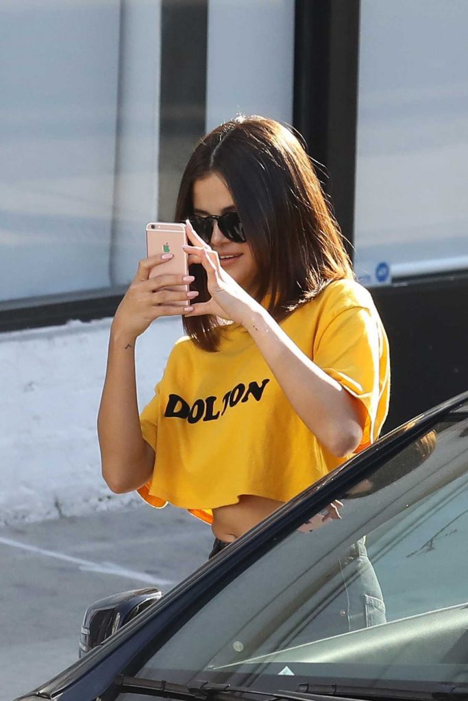 Selena Gomez Leaves a Shamrock Tattoo in Hollywood 04/09/2017-4