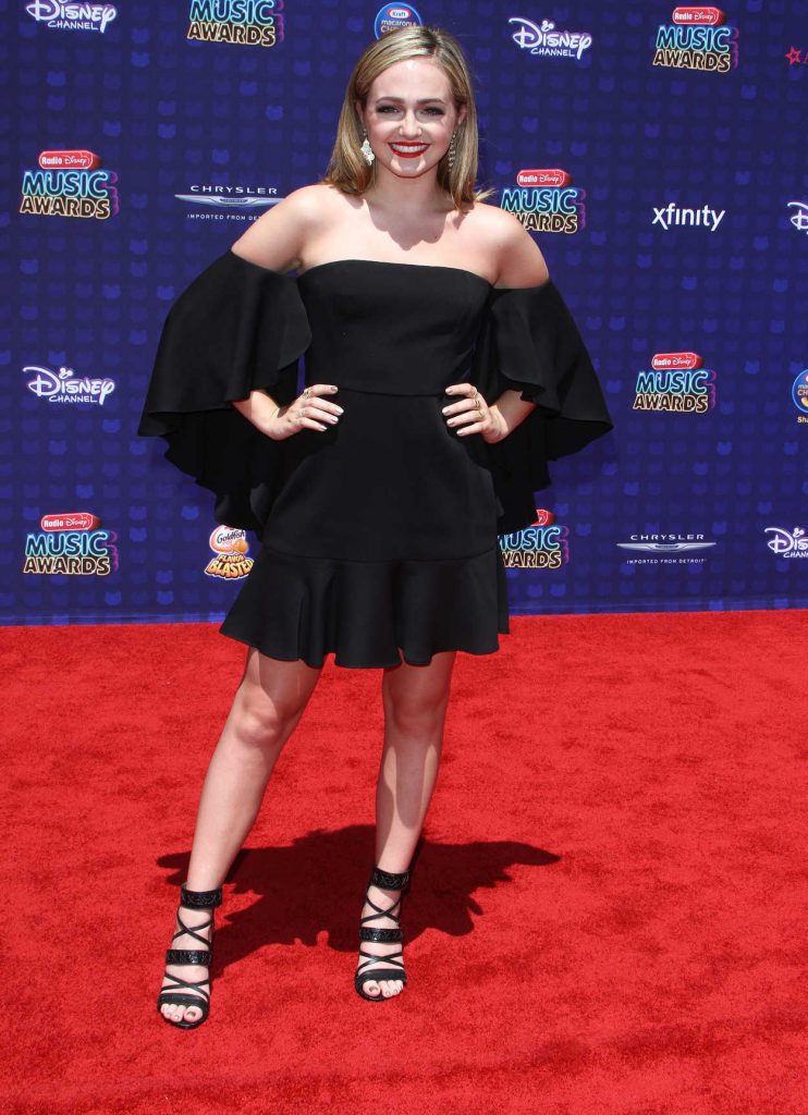 Sophie Reynolds at the 2017 Radio Disney Music Awards in Los Angeles 04/29/2017-1
