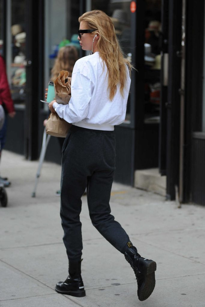 Stella Maxwell Was Seen Out in New York City 04/20/2017-5