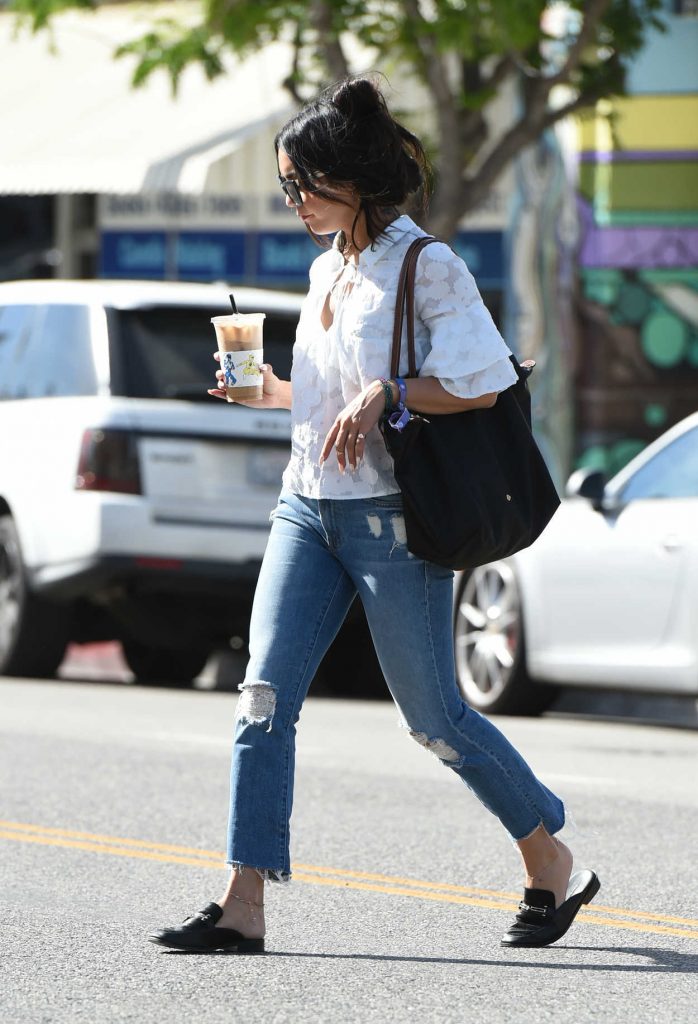 Vanessa Hudgens Gets Coffee in LA 04/27/2017-3