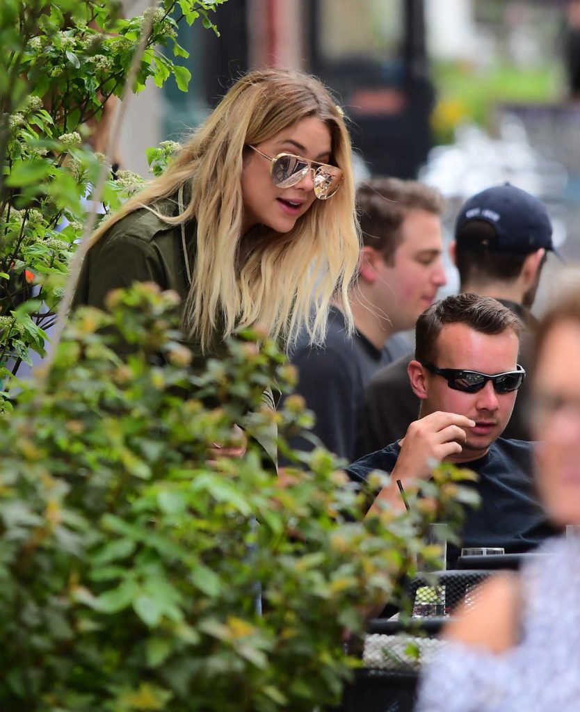 Ashley Benson Has a Brunch in Tribeca in NYC 05/27/2017-2