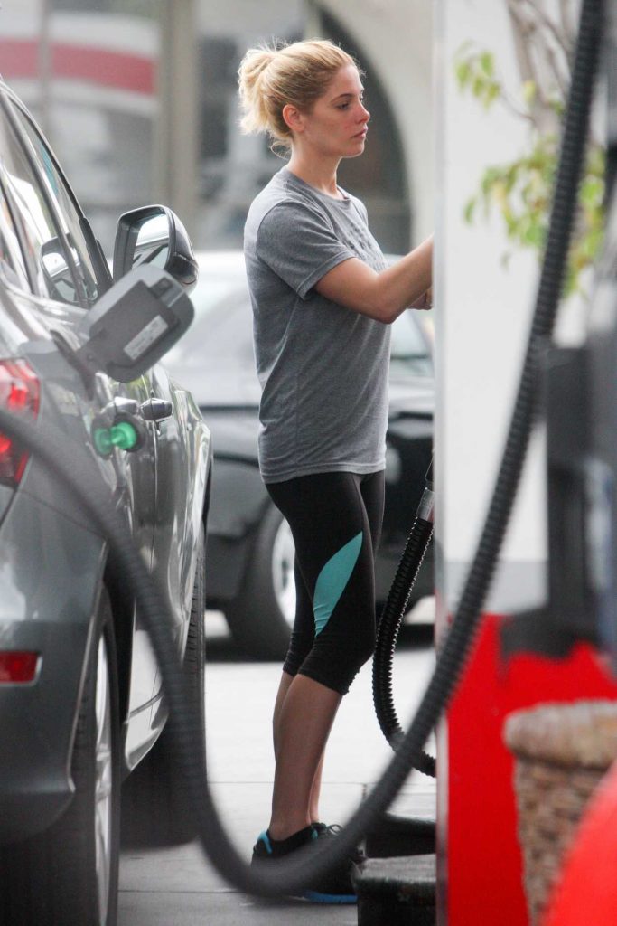 Ashley Greene Was Seen Out at a Gas Station in LA 05/09/2017-3