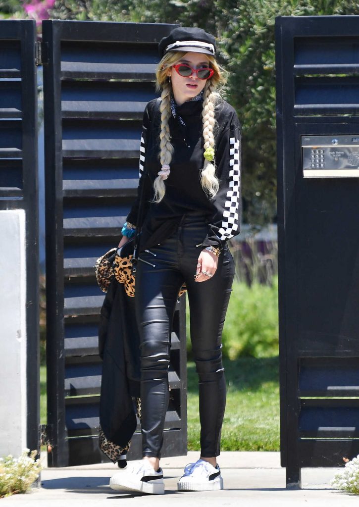 Bella Thorne Was Seen Out in Los Angeles 05/22/2017-2