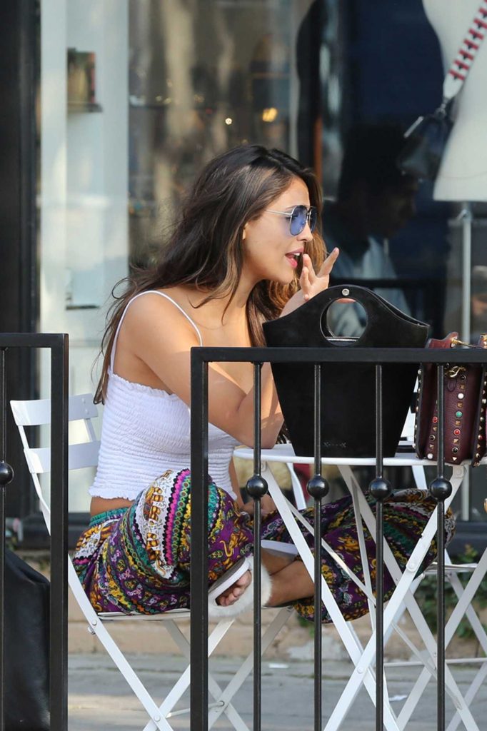 Eiza Gonzalez Gets a Coffee Out in Los Angeles 05/25/2017-4
