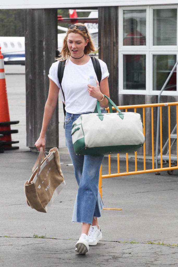 Karlie Kloss Arrives in the Hamptons for Memorial Day Weekend in NYC 05/26/2017-1