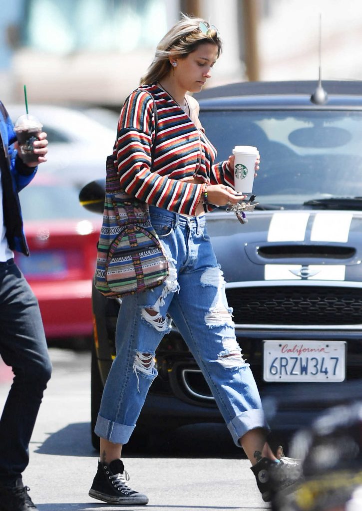 Paris Jackson Grabs a Cup of Coffee from Starbucks in Malibu 05/17/2017-4