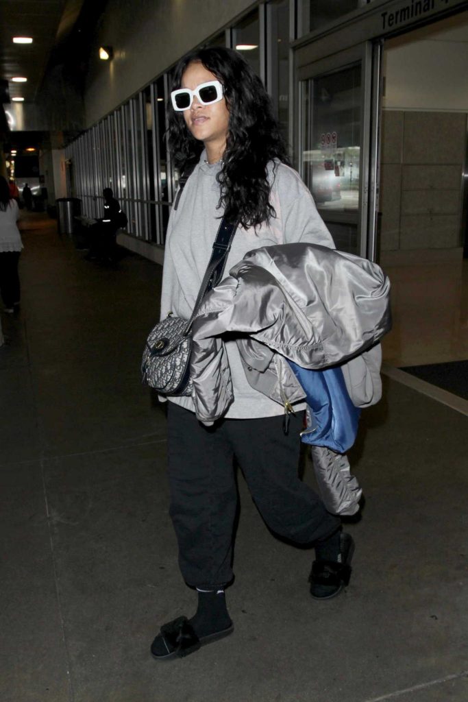 Rihanna at LAX Airport in Los Angeles 05/05/2017-4