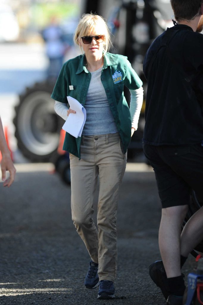 Anna Faris Arrives on the Overboard Set in Canada 06/10/2017-2