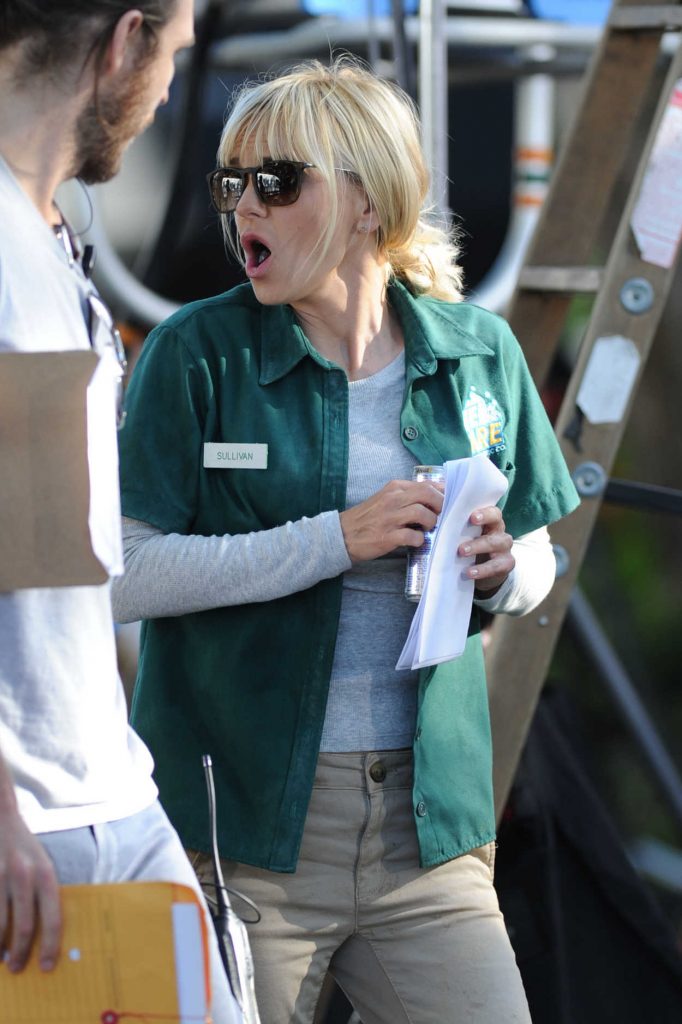 Anna Faris Arrives on the Overboard Set in Canada 06/10/2017-4