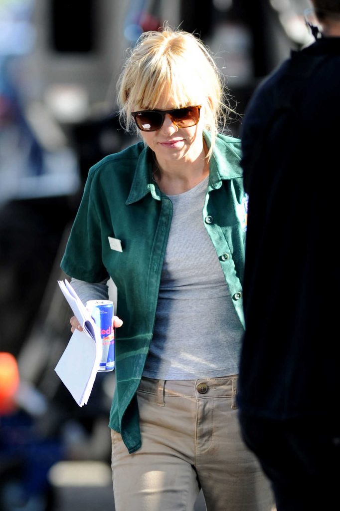 Anna Faris Arrives on the Overboard Set in Canada 06/10/2017-5