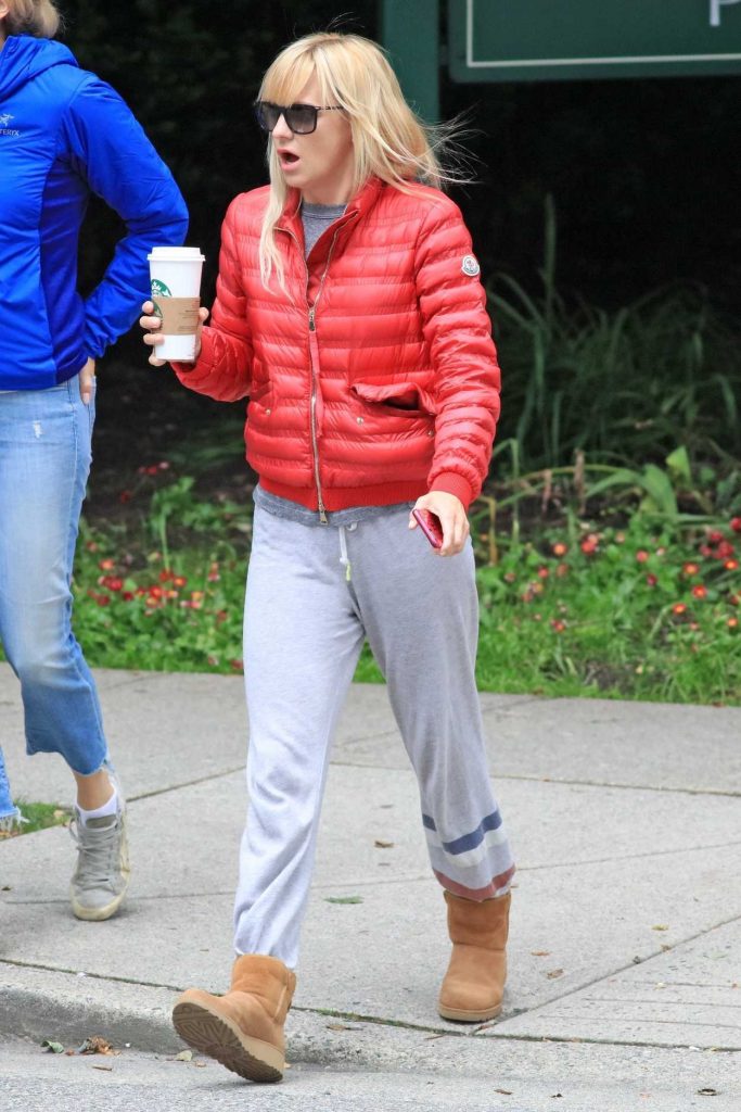 Anna Faris Was Seen Out in Vancouver 06/17/2017-2