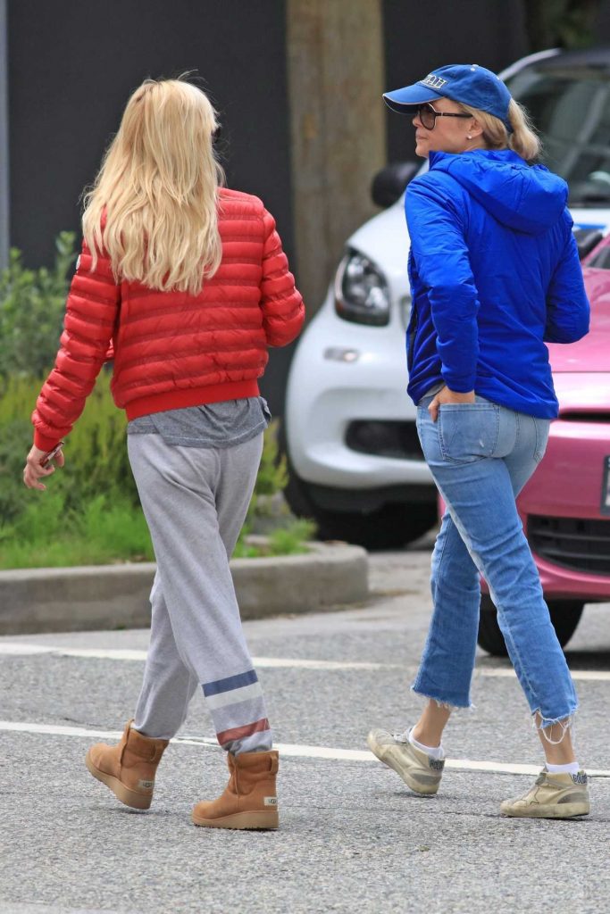 Anna Faris Was Seen Out in Vancouver 06/17/2017-5