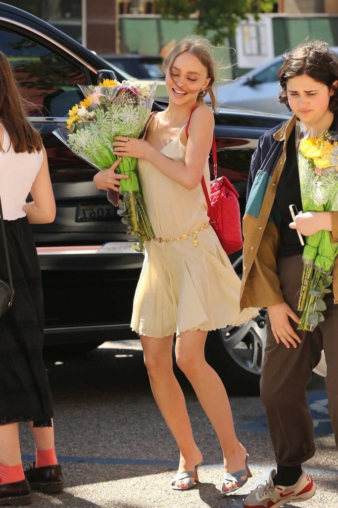 Lily-Rose Depp Arrives at the Former High School's Graduation Ceremony in Glendale 06/16/2017-3