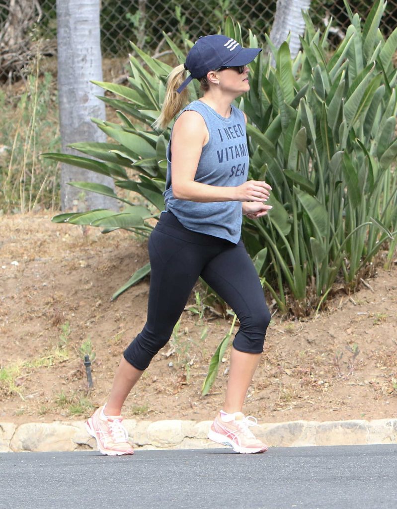 Reese Witherspoon Has a Morning Workout in Los Angeles 06/23/2017-5