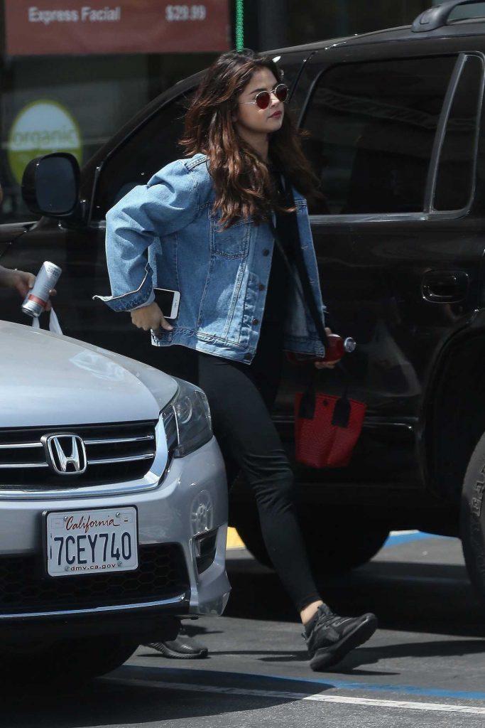 Selena Gomez Leaves the GNC Store in Studio City 06/11/2017-1