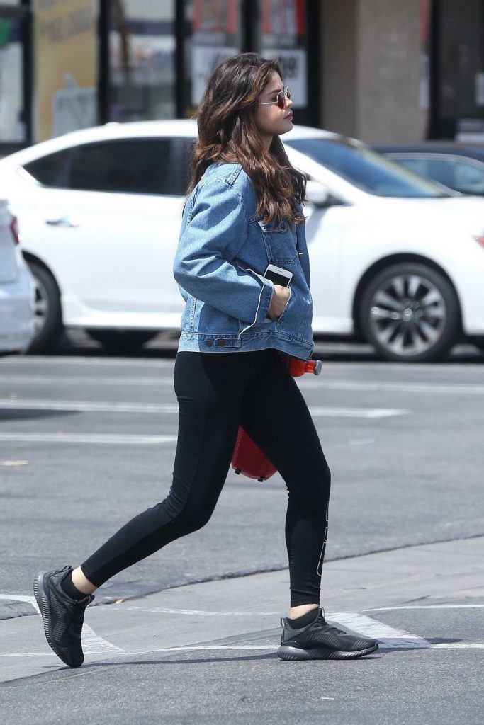 Selena Gomez Leaves the GNC Store in Studio City 06/11/2017-4