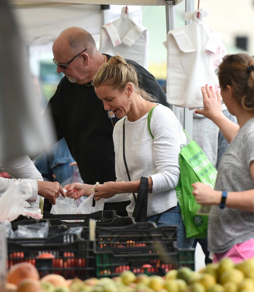 Cameron Diaz Was Seen at the Farmers Market in Los Angeles 07/02/2017-1